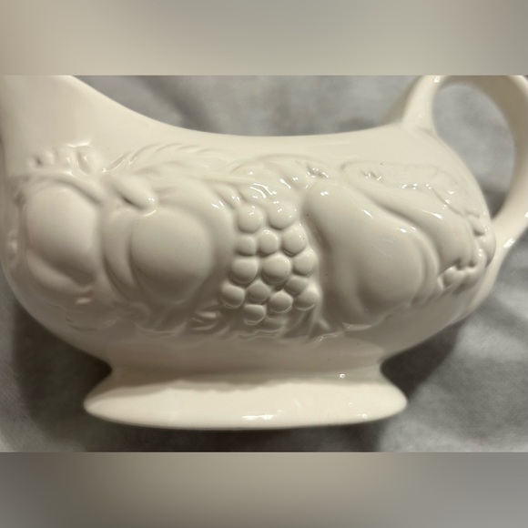 Nature Hand crafted Gravy boat. By Tabletops Unlimited - Picture 5 of 8